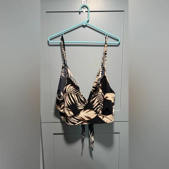 SHEIN Curve Leaf Pattern Top - Picture 1 of 8